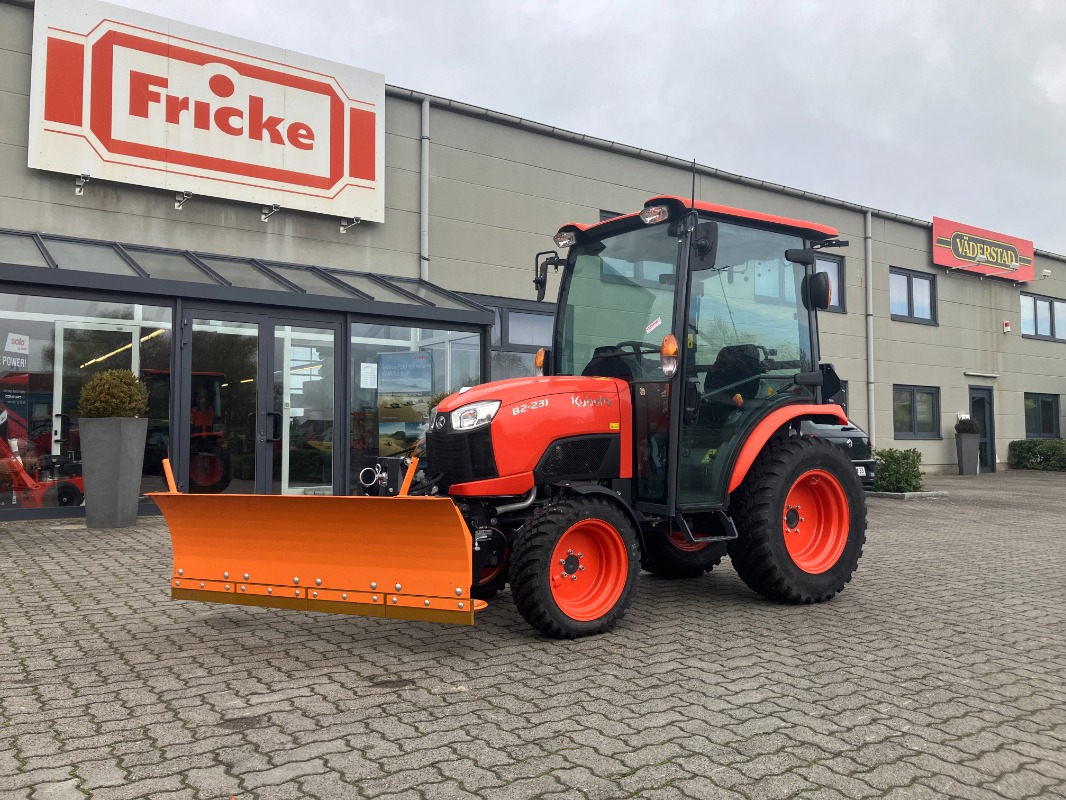 Kubota B2231 - Tractor - Tractor municipal