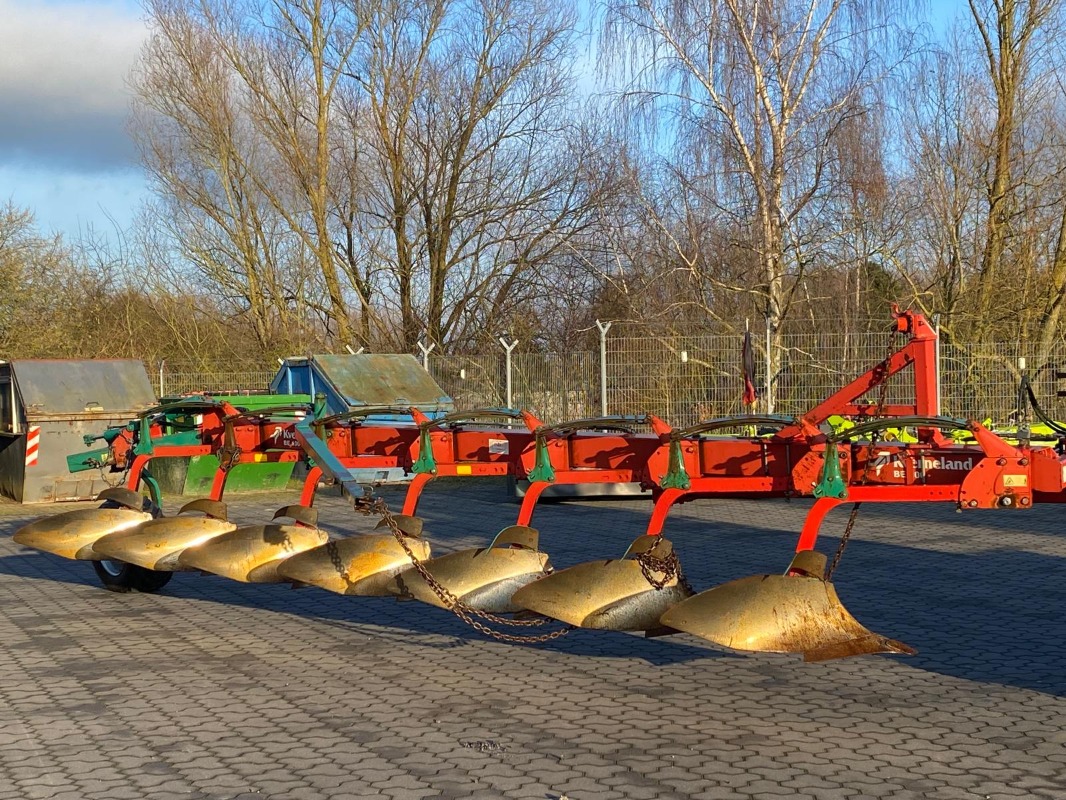 Kverneland BE 100-7 - Soil cultivation crop - Plough