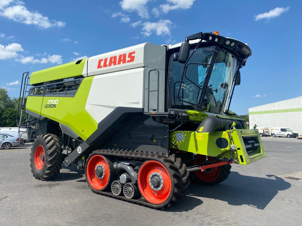 CLAAS Lexion 7700 TT + Vario 1080 - Mähdrescher