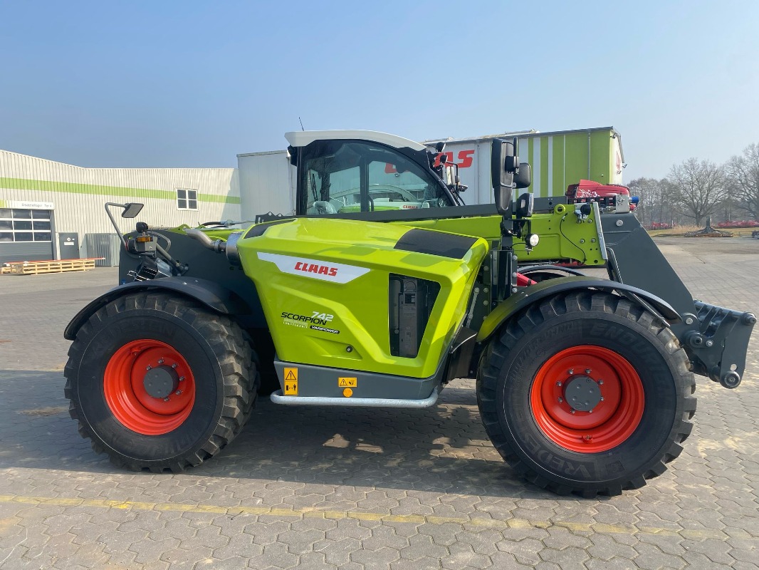 CLAAS 742 Varipower 3 - Excavateur + Chargeur - Manipulateur télescopique