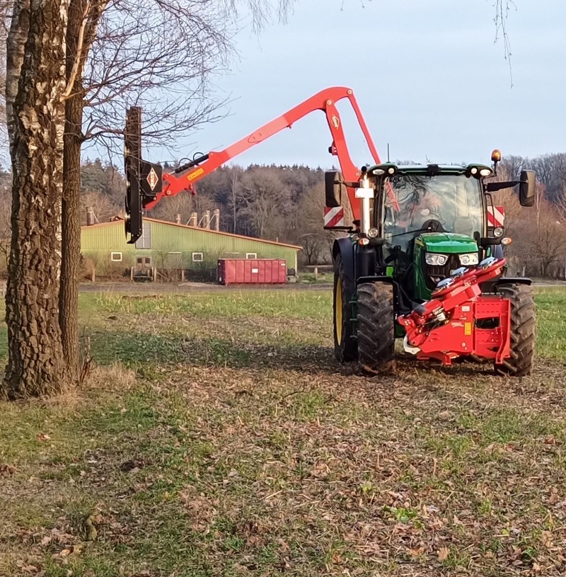 Kuhn Pro-Longer GII mit Säge und Mulchkopf - Gartentechnik + Kommunaltechnik - Böschungsmähgerät