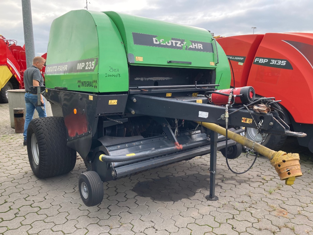 Deutz MP 235 - Appuyez sur - Presse à balles rondes