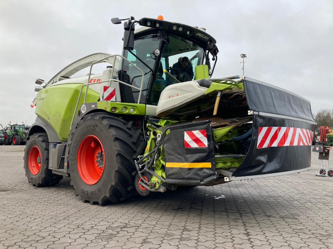 CLAAS Jaguar 960 Allrad mit Orbis 750 - Feldhäcksler