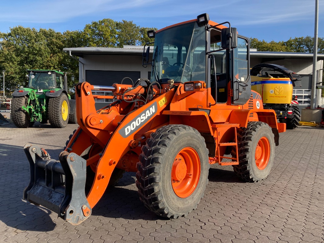 Doosan DL160 - Excavateur + Chargeur - Chargeuse sur pneus