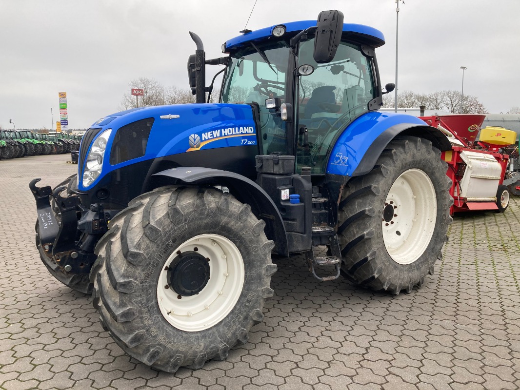 New Holland T7.200 - Traktor