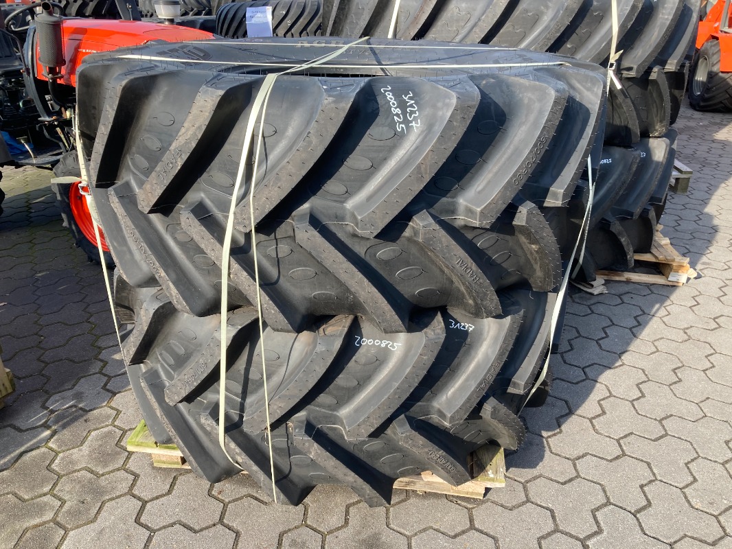 BKT 2 x 710/70R42, 2x 600/70R30 - Räder/Reifen/Felgen - Reifen